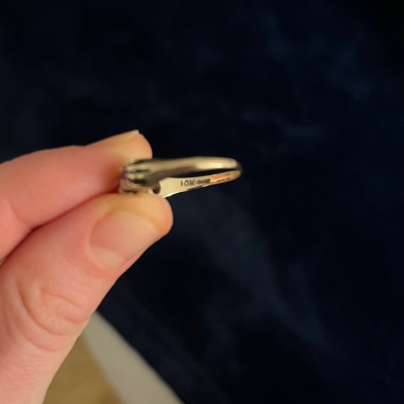 Gold Ring with Purple Stones - Picture 6 of 6